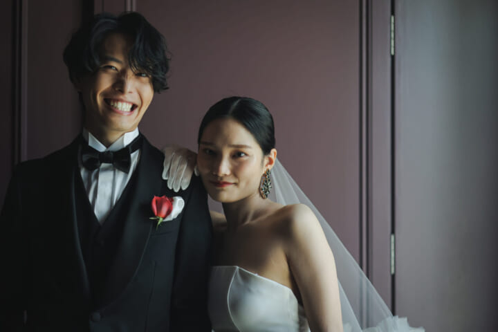 〈2022年2月レポート〉 上質なアイテムで叶えるおふたりらしい ウェディング/想いを届ける 『ダーズンローズセレモニー』