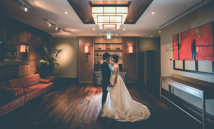 〈ナイトウェディング〉上品に光り輝く洗練された空間